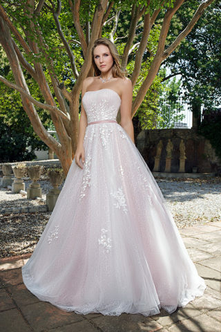 Brautkleid Brandenburg von Avorio Vestito, 2x in Brandenburg
