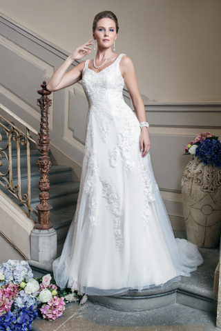 Brautkleid Brandenburg von Avorio Vestito, 2x in Brandenburg