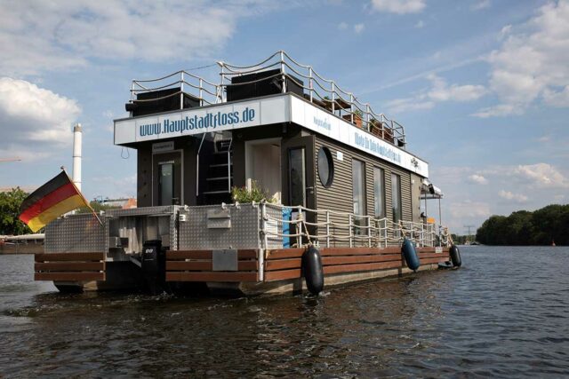 Hauptstadtfloß – Freie Trauungen und Hochzeitsfeiern auf der Spree in Berlin