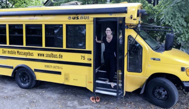 SOUL BUS – Entspannung im ehemaligen School-Bus für JGA & Hochzeit