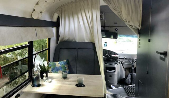 SOUL BUS – Entspannung im ehemaligen School-Bus für JGA & Hochzeit