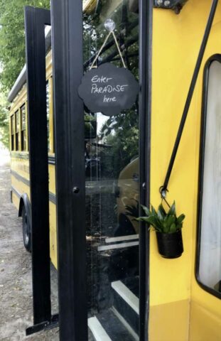 SOUL BUS – Entspannung im ehemaligen School-Bus für JGA & Hochzeit